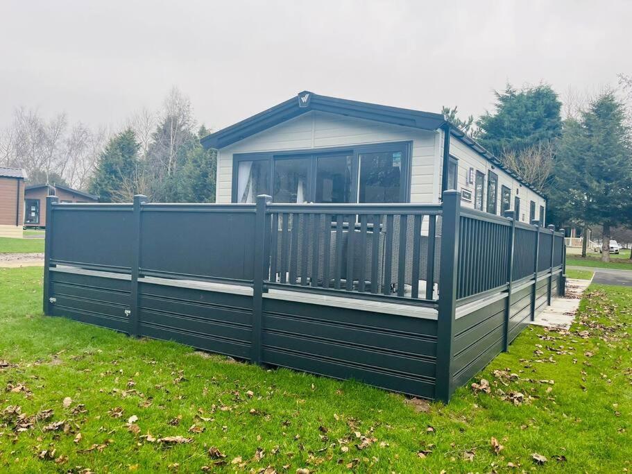 Country Cabin With Hot Tub York Exteriér fotografie