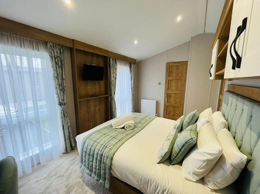 Country Cabin With Hot Tub York Exteriér fotografie